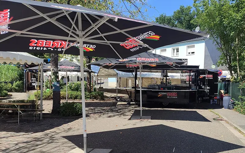 Fest NS 2_neu Sonnenschirme und Schnakwagen der Firma Krebs